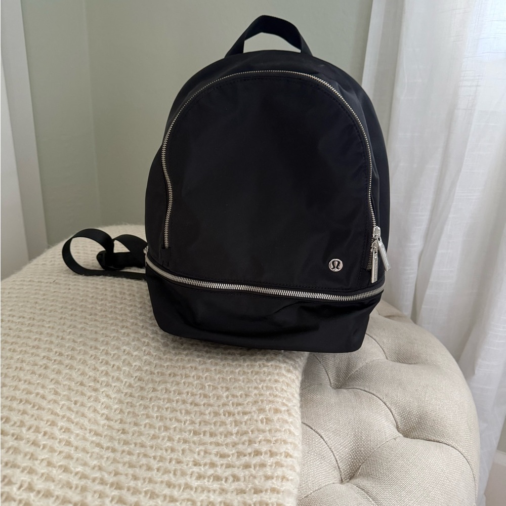 Lululemon small zipped backpack with adjustable straps. Excellent condition